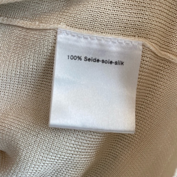 Akris cream with black trim t shirt. 100% silk. Size 6 - Picture 3 of 4